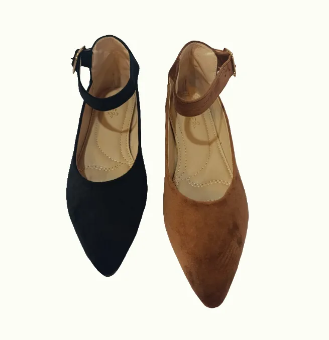 Flat buckle shoes
