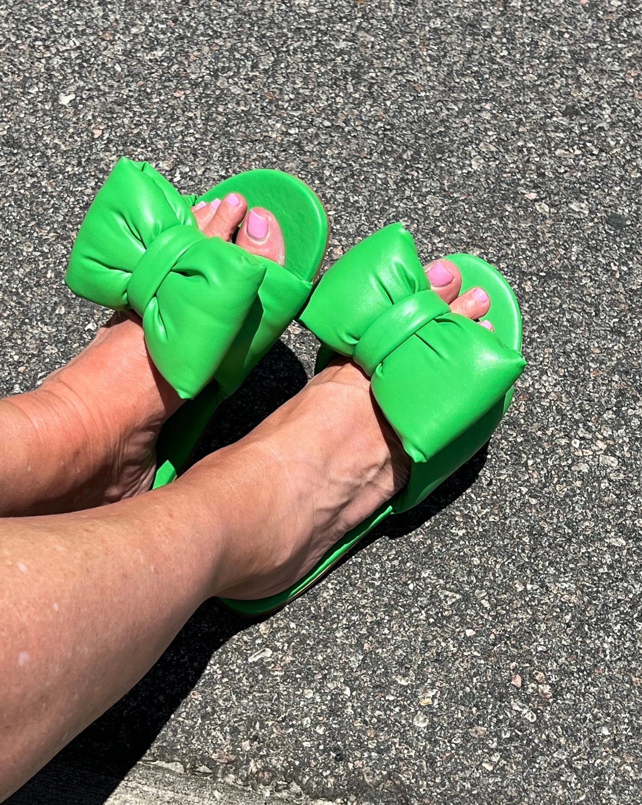 Patti Green Bow Slides